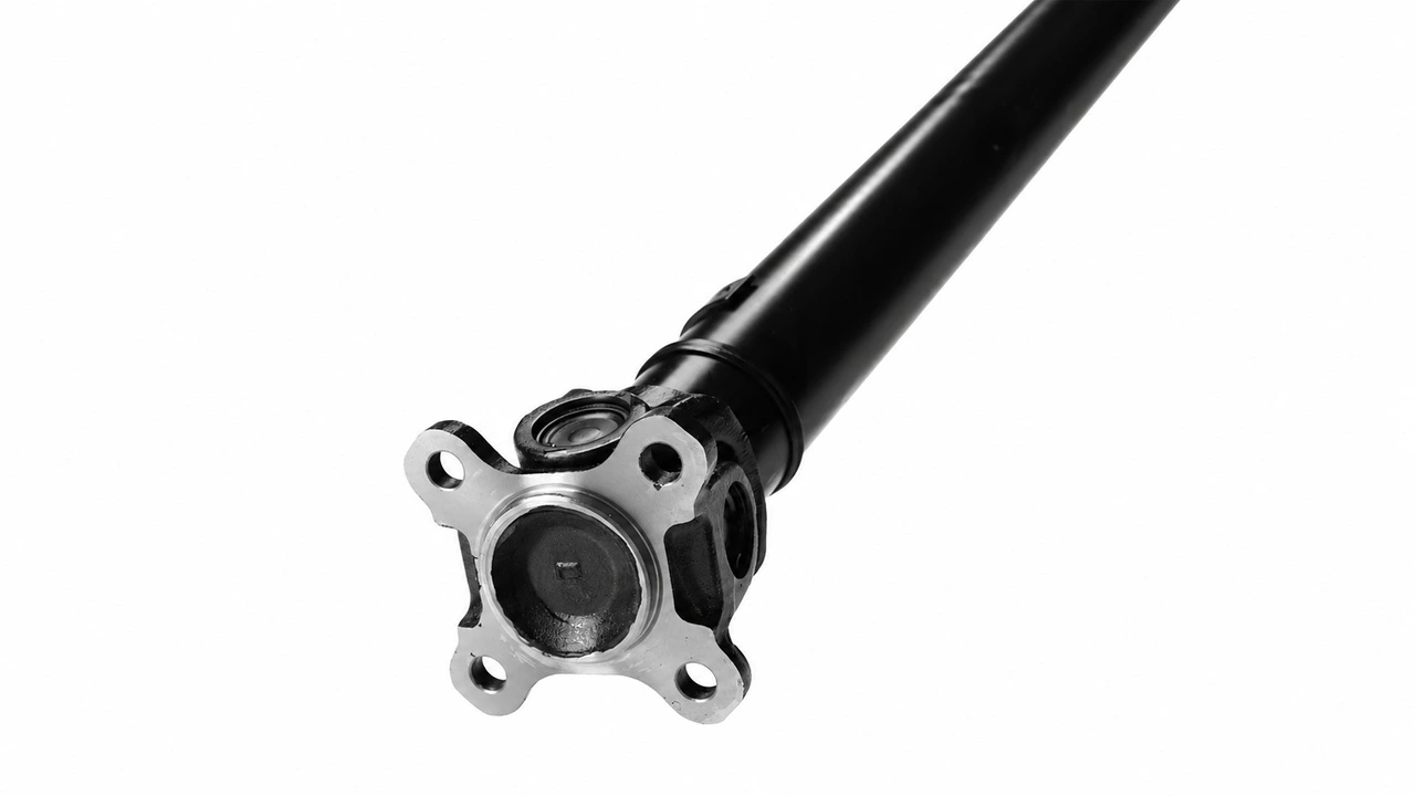 Why Carbon Fiber Driveshafts Outperform Steel and Aluminum